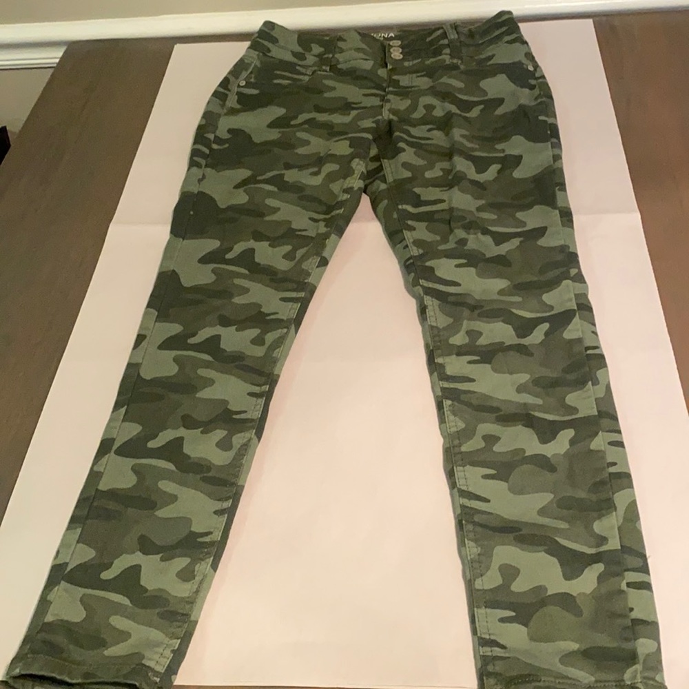 Juniors Arizone 14.5 plus skinny army jeans.